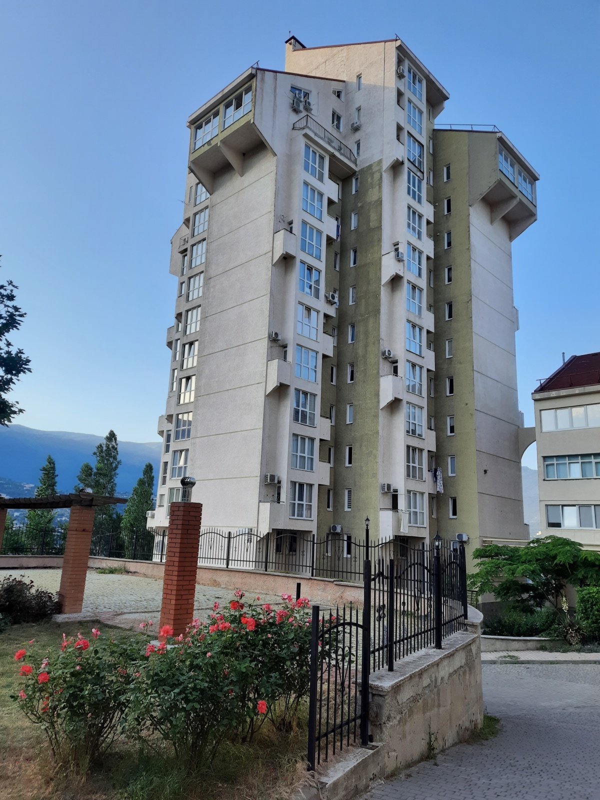 Квартира с видом на море , горы  и Ялтинскую бухту+паркинг