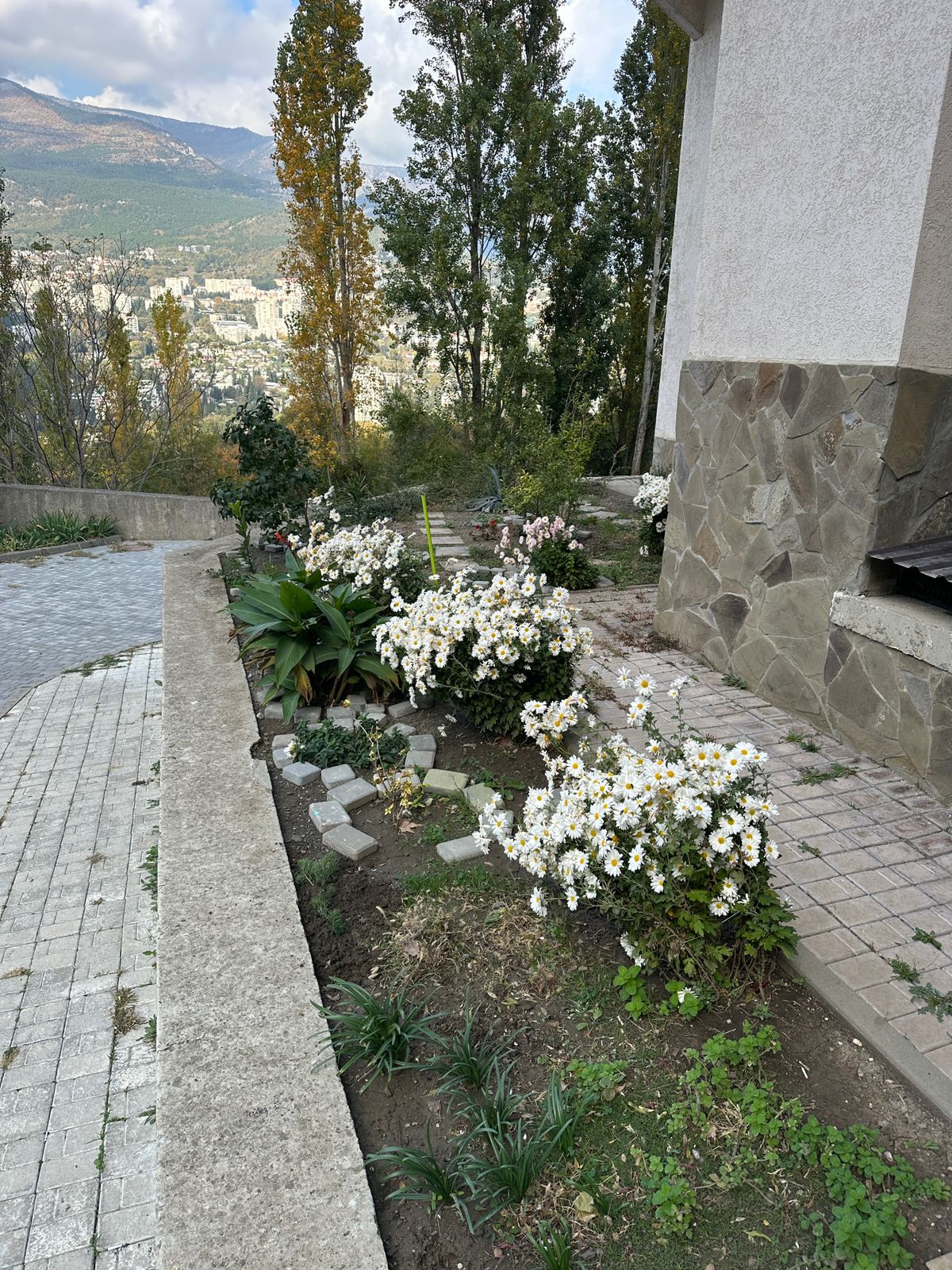 Квартира с видом на море , горы  и Ялтинскую бухту+паркинг