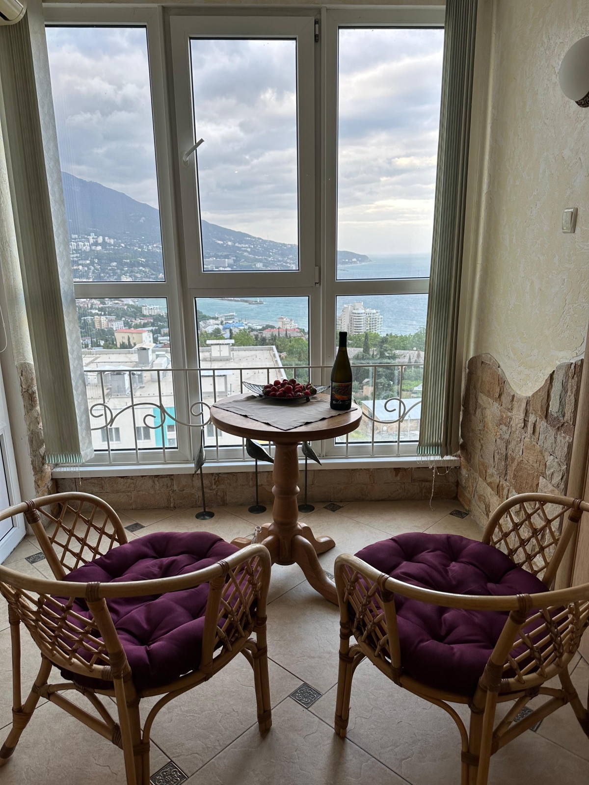 Квартира с видом на море , горы  и Ялтинскую бухту+паркинг